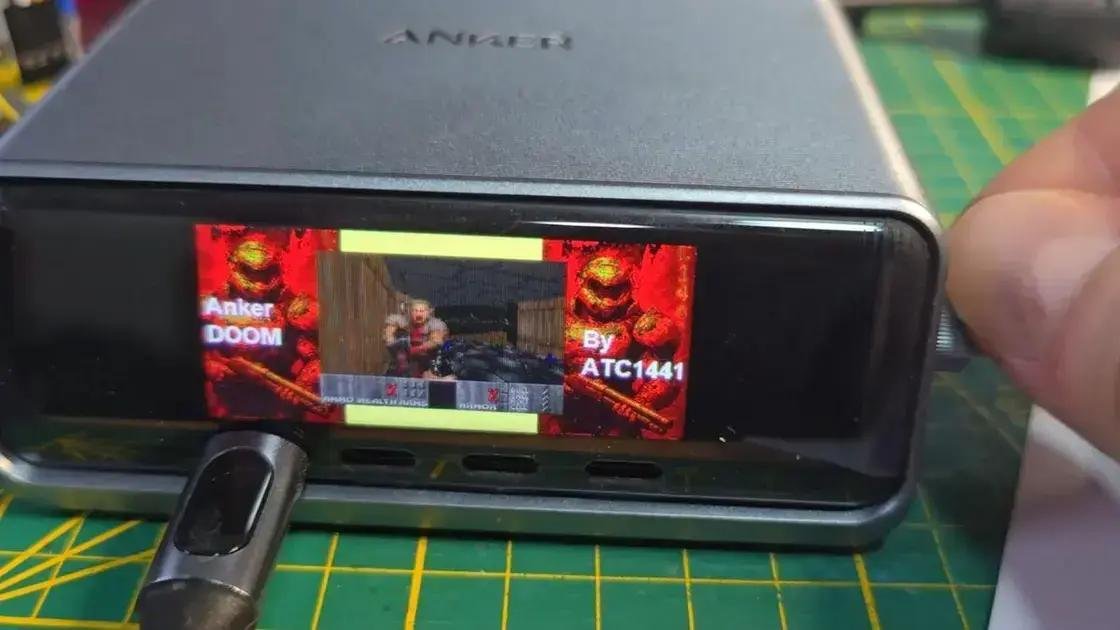 Jogue DOOM em um carregador: a nova fronteira dos games