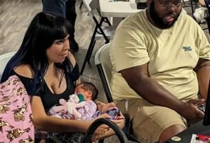 Mãe vence torneio de Mortal Kombat enquanto cuida do bebê recém-nascido